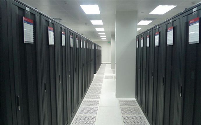 而且标志着AI硬件设计将从“适配通用计算”转向“为特定高效架构深度优化”的新范式