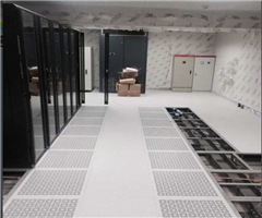 3. 空调和温湿度控制：对机房内的温湿度进行控制