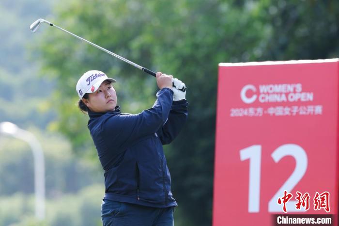 方歆媛在厦门东方·中国女子公开赛首轮以64杆领