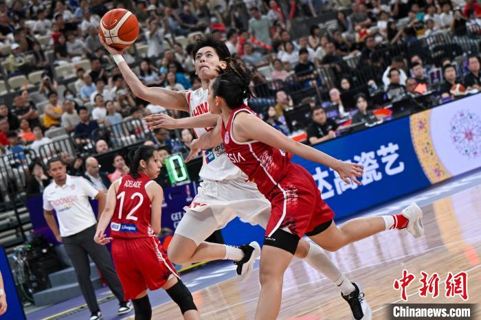 中国女篮首战大胜印尼七人得分上双 首战开门红