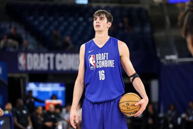 42顺位新秀马克西姆·雷诺逆袭成国王非卖品 高球