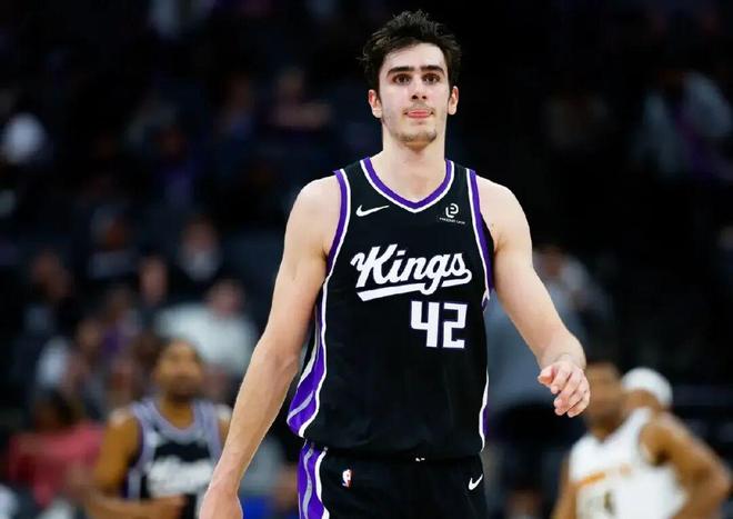 42顺位新秀马克西姆·雷诺逆袭成国王非卖品 高球