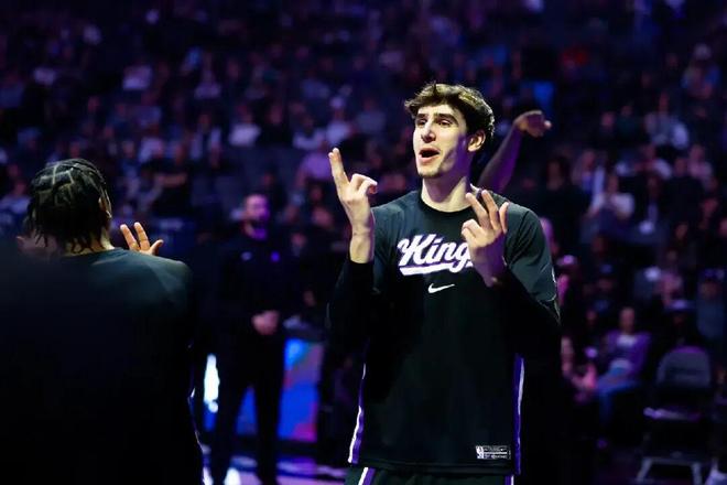 42顺位新秀马克西姆·雷诺逆袭成国王非卖品 高球