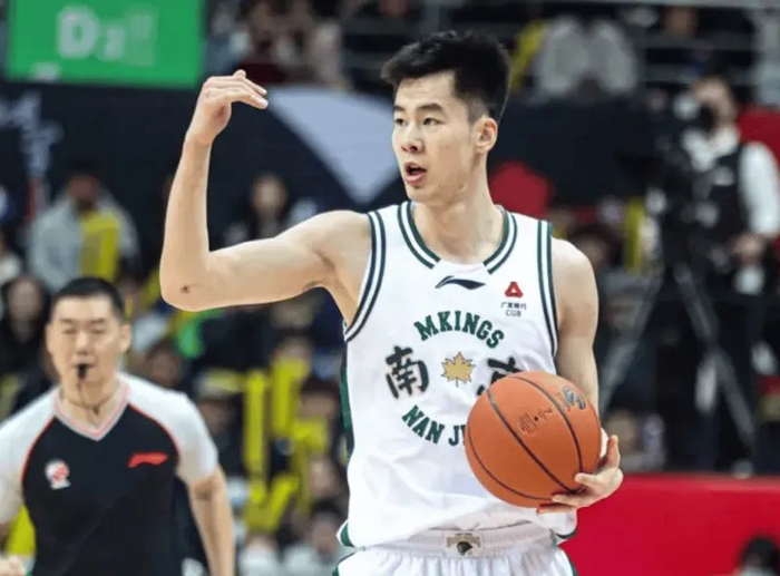南京男篮内讧升级 赵柏清郭昊文冲突引关注