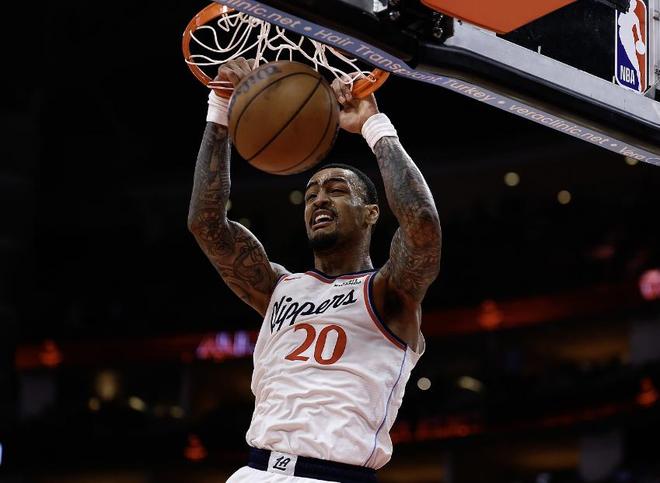 快船客场惨败鹈鹕遭遇三连败 伦纳德高效25分难