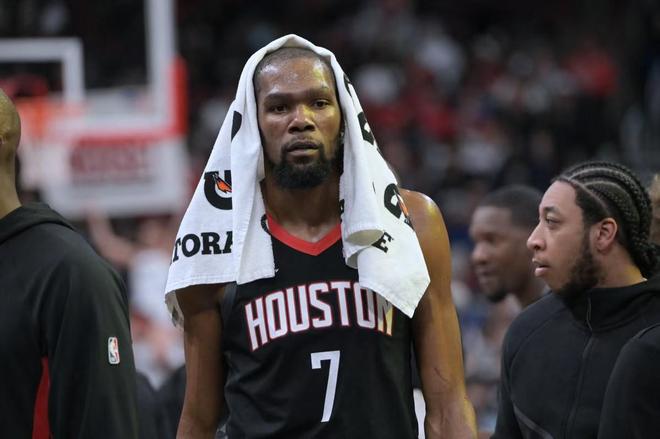 NBA常规赛冲刺阶段：雷霆失利马刺紧追西部榜首