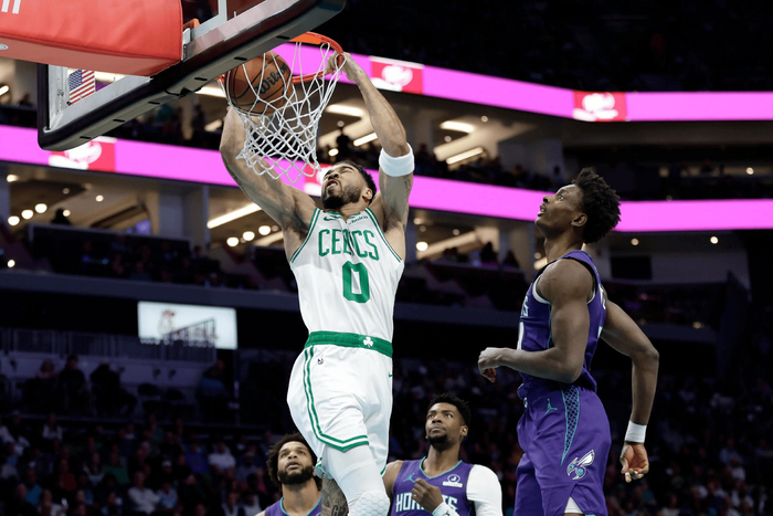 塔图姆复出11场砍32+达14000分里程碑，布朗缺阵助