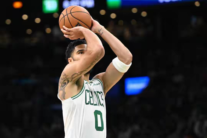 塔图姆复出11场砍32+达14000分里程碑，布朗缺阵助