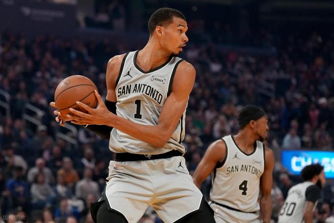 文班亚马41分18篮板助马刺大胜 勇士多星爆发难阻