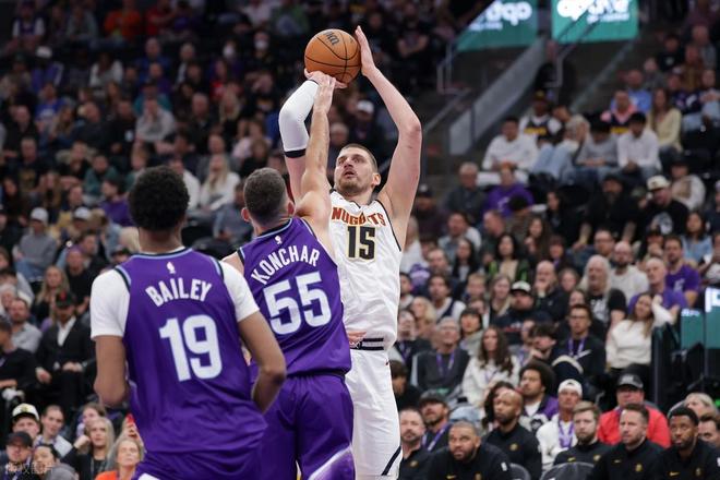 文班亚马41分18篮板助马刺大胜 勇士多星爆发难阻