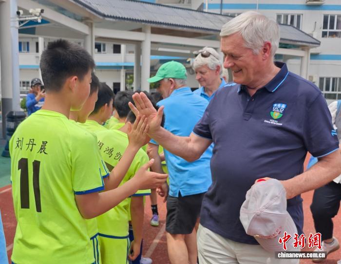 中爱足球元老代表团重返湖南韶山共叙足球情缘